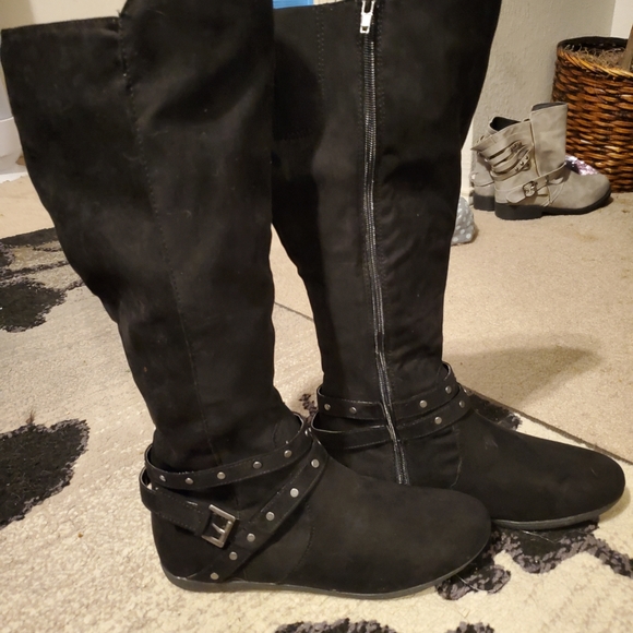 Brand new, never worn, black knee-high boots. - Picture 3 of 4